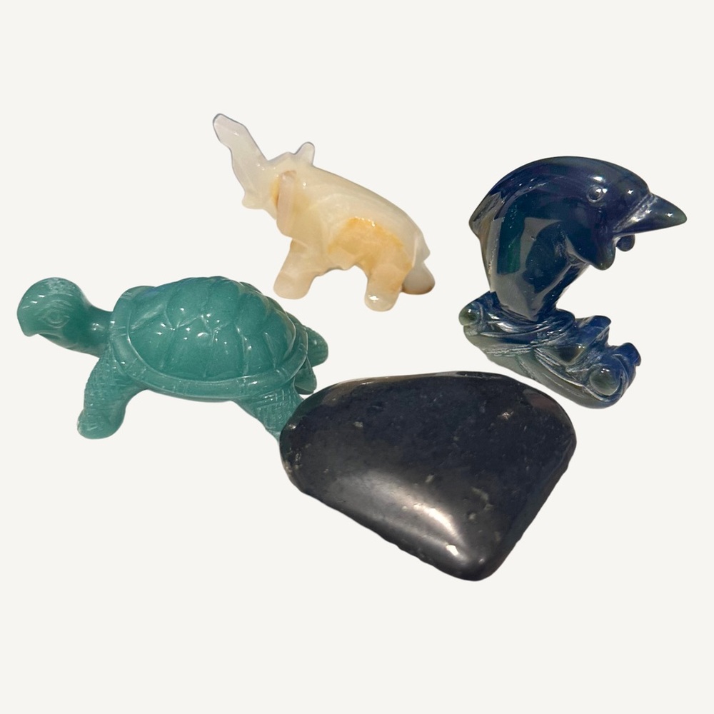 Four Carved Stone Figures - Heart, Dolphin, Elephant, Tortoise - Picture 3 of 4